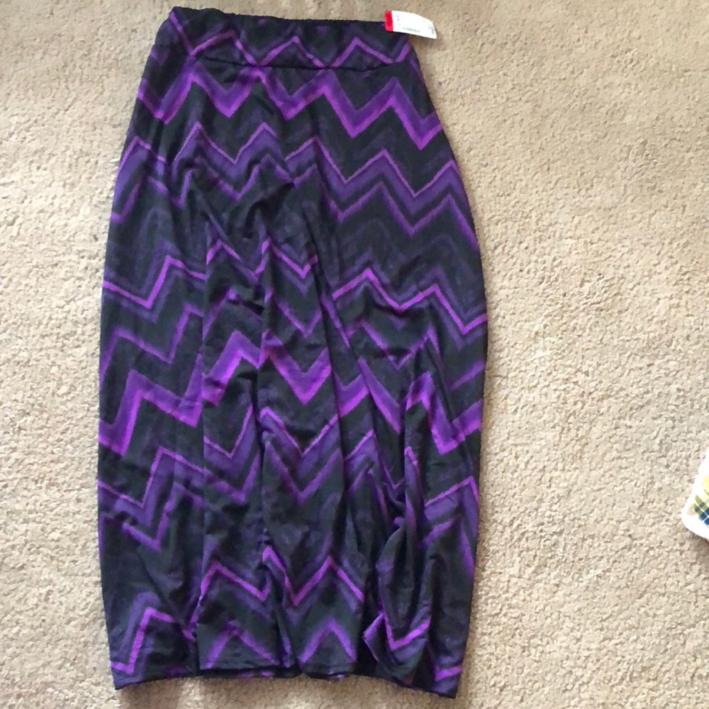 Purple and black patterned maxi dress M